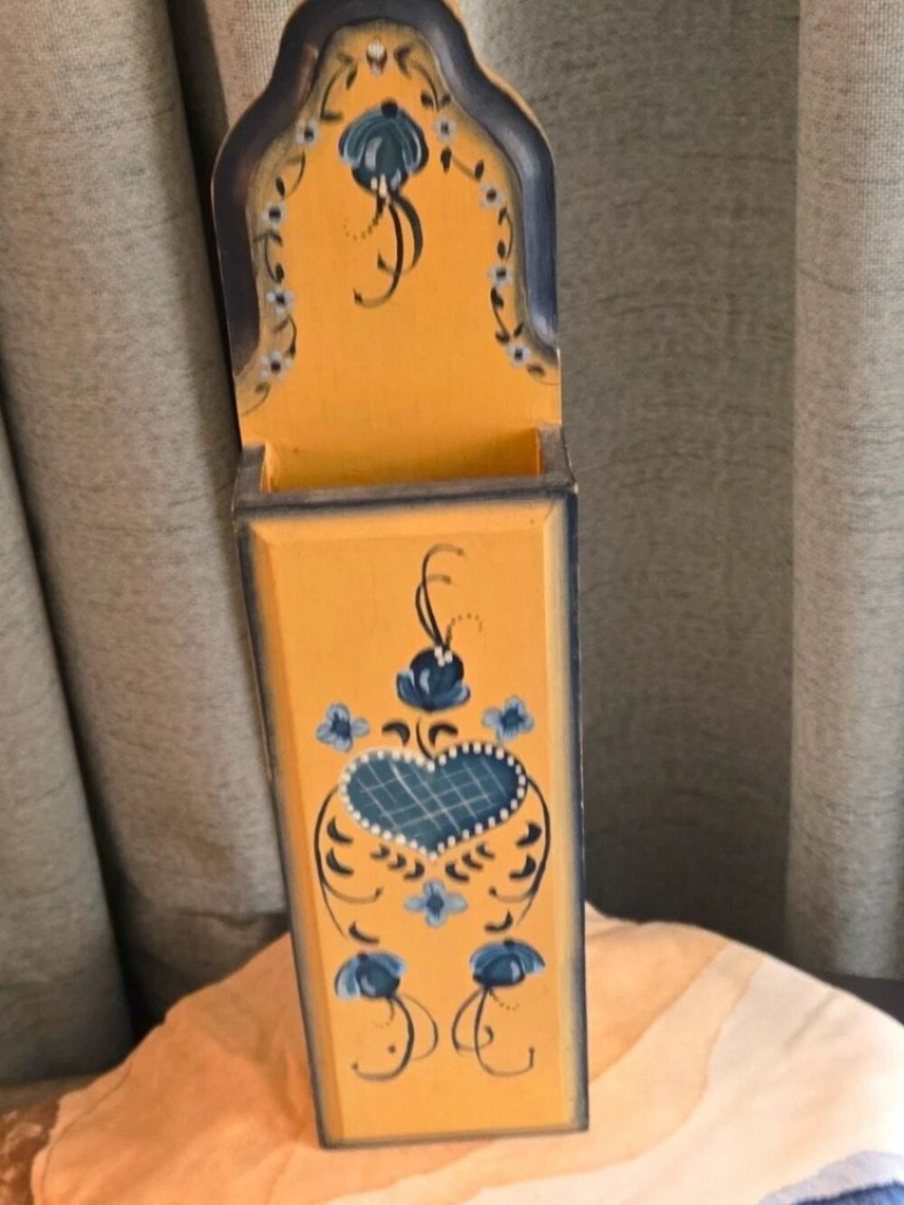 Share Vintage Hand-Painted Wooden Wall Match Holder Pocket Folk Art Hearts Blue